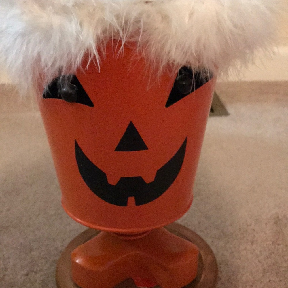 Pumpkin Metal Spring Bucket! - Picture 2 of 6